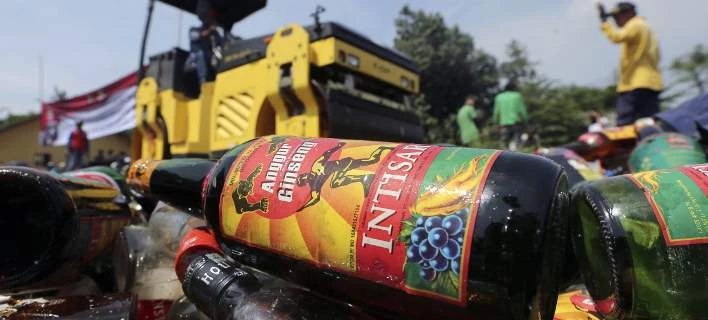 Ινδονησία: 97 άνθρωποι έχασαν τη ζωή τους και 160 νοσηλεύονται από κατανάλωση νοθευμένου αλκοόλ